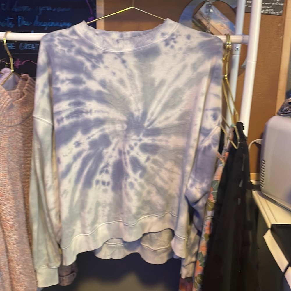 American Eagle crew neck